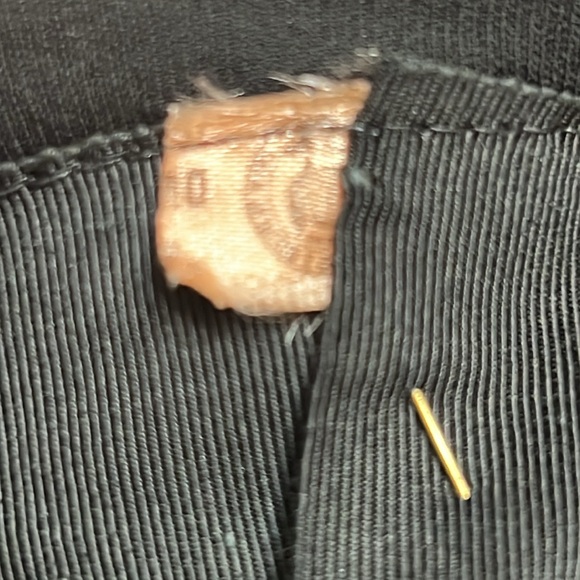 Vintage Mink Black/Burgundy Pillbox Beret w/Satin Lining, 2 Clips - 1960s - Picture 5 of 7